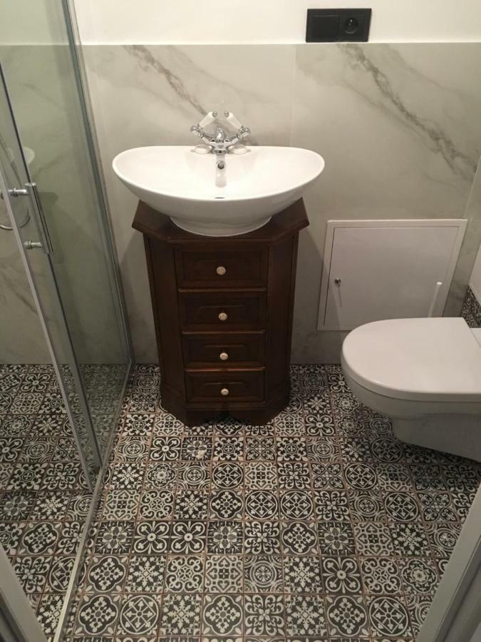 Przestrzenny Apartament W Centrum Krakowa. Kültér fotó